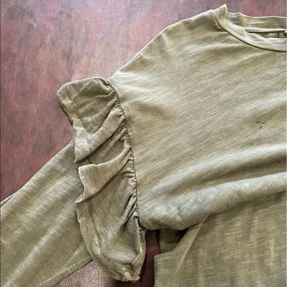 Universal Thread long‎ sleeve ruffle top - Picture 3 of 8